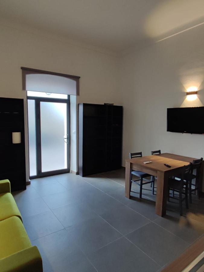 Armhouse Apartment Остуни Екстериор снимка
